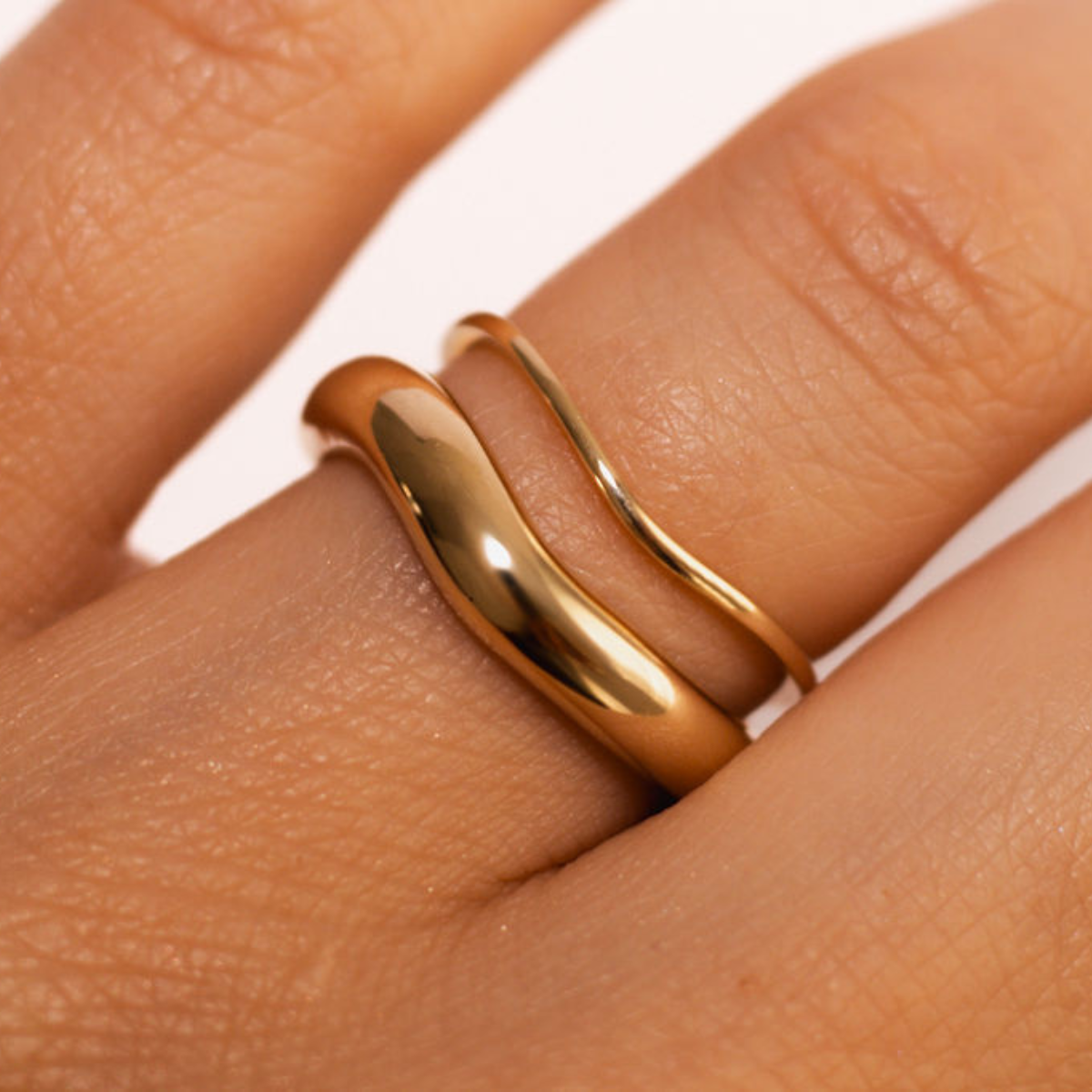 Asymmetric ring bold