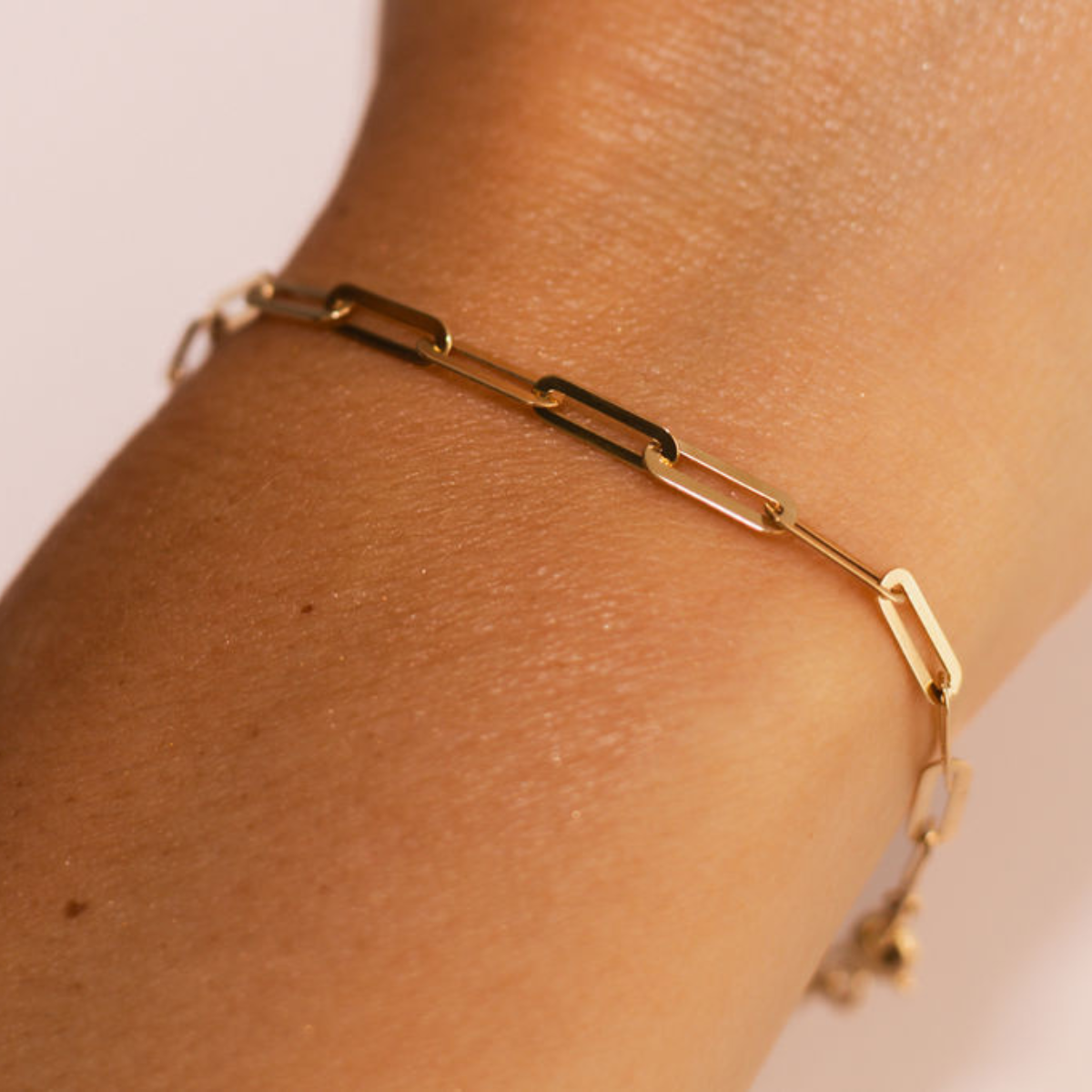 Flat paperclip bracelet